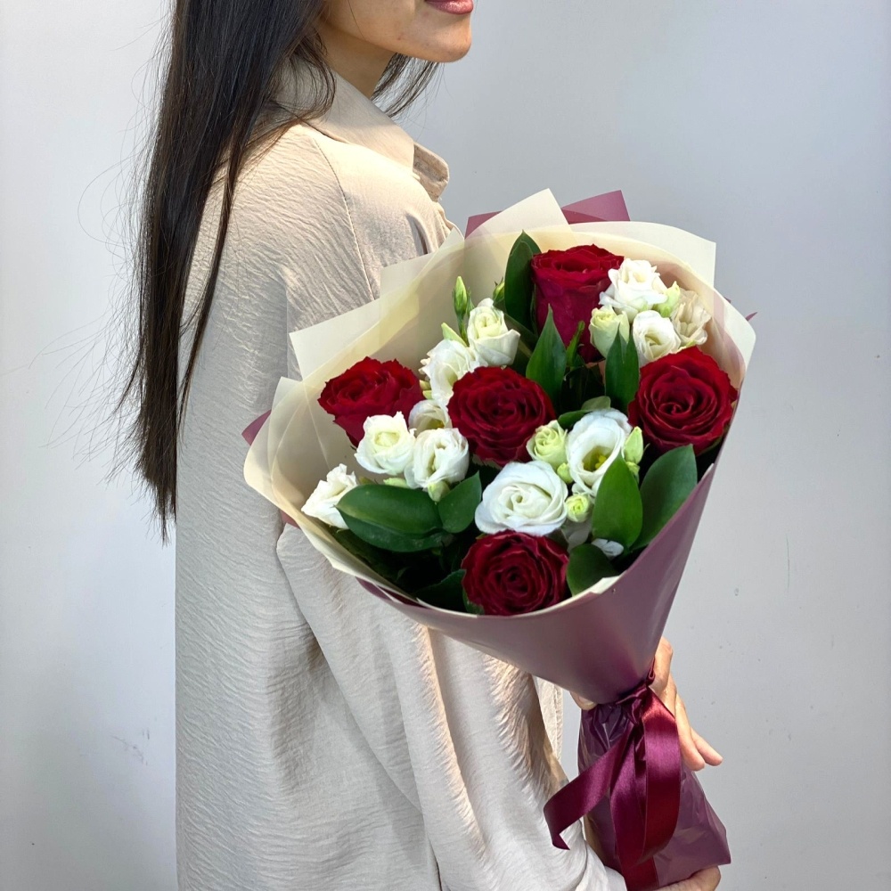 Букет из роз и эустомы
Букет из роз и эустомы