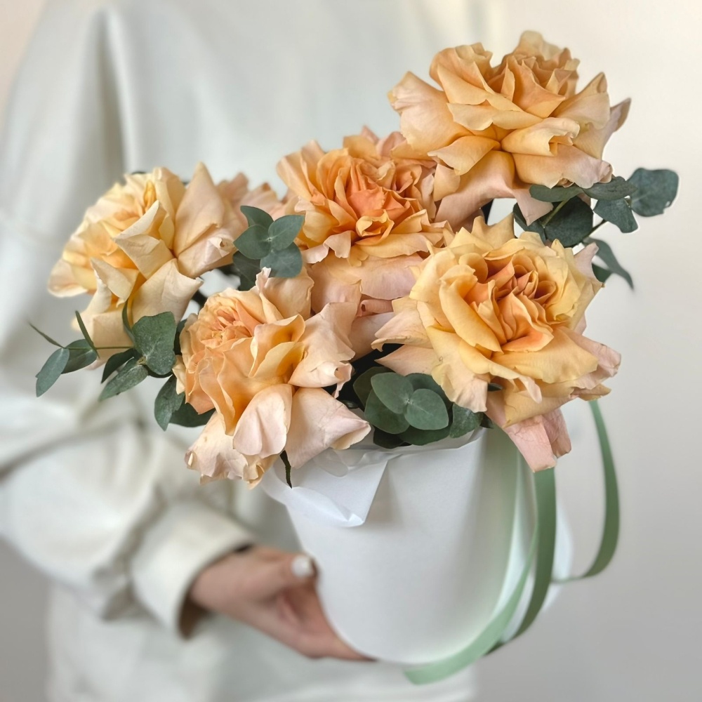 

Средняя шляпная коробка с розой Шиммер