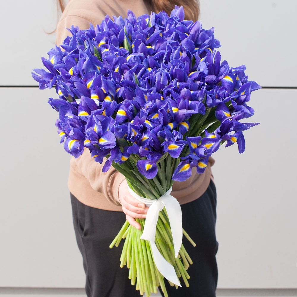 

Букет цветов "Ирисовый сад"