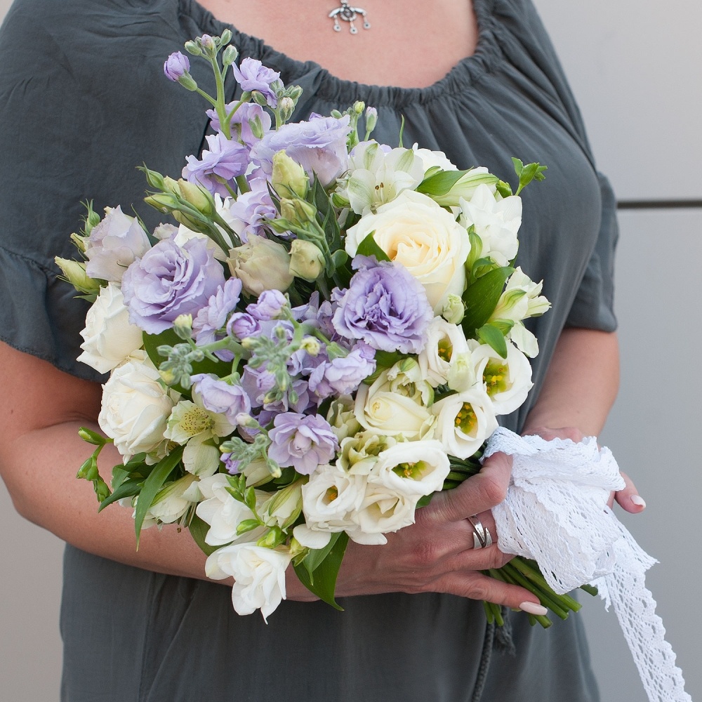 

Букет невесты Августа (с бутоньеркой)