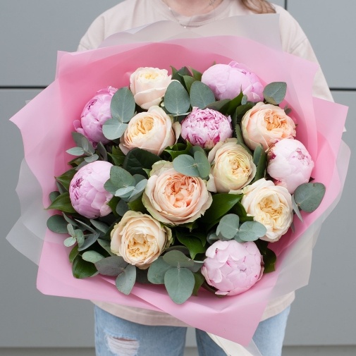 Angie Romance - image of a bouquet 2