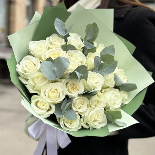 25 white roses with eucalyptus - image of a bouquet 2
