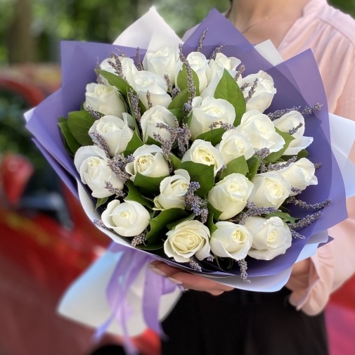 25 white roses with lavender