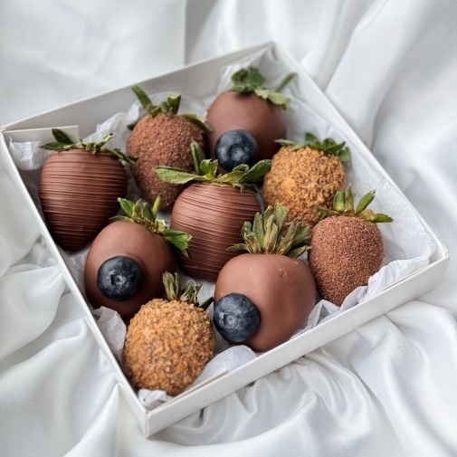Strawberries in chocolate set: "Belgian classic"