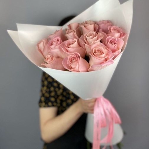 Bouquet of pink roses Ecuador