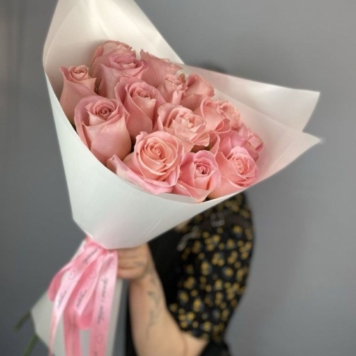 Bouquet of pink roses Ecuador - image of a bouquet 2