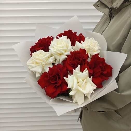 Bouquet of 9 Ecuadorian roses - image of a bouquet 2