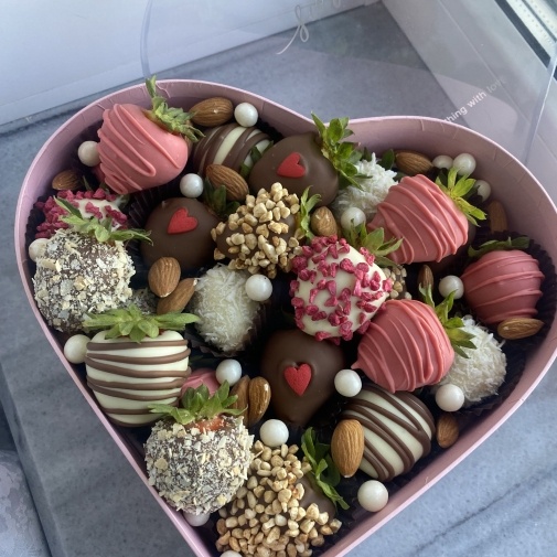 Strawberries in Belgian chocolate "Heart"