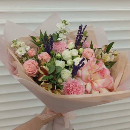 Bouquet of Roses, Chrysanthemums and Lisianthus - image of a bouquet 2
