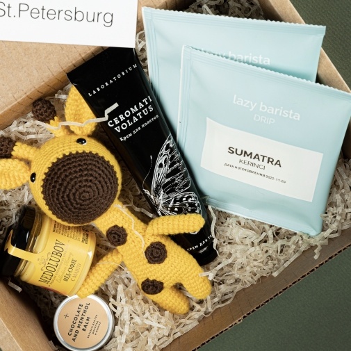 Gift box with a little crochet giraffe