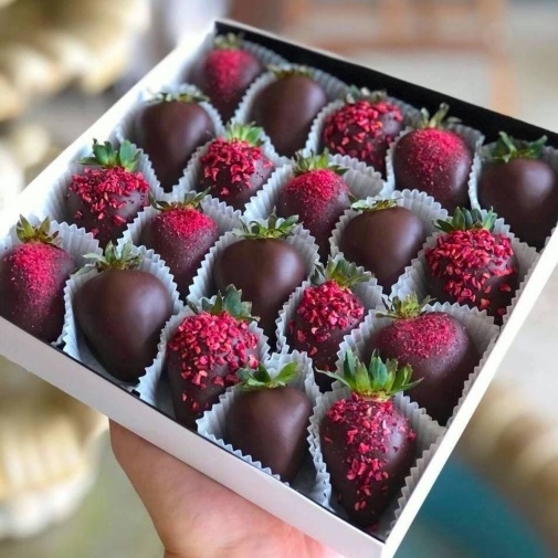 Клубника в шоколаде "Dark Berry" (20-25 ягод)