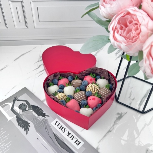 Клубника в сердце "Love Story" - изображение букета 2