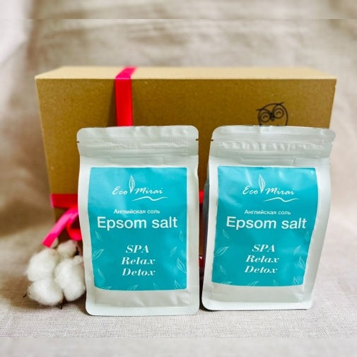 A set of care cosmetics in a gift box - image of a bouquet 4