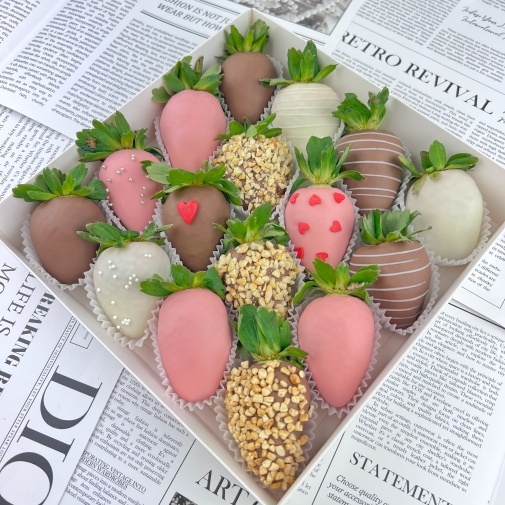 Strawberries in chocolate "Pleasant moment"