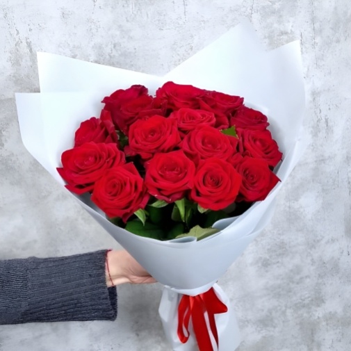 15 красных роз 60 см