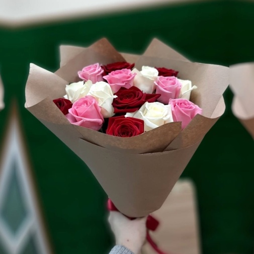 15 разноцветных роз - изображение букета 2