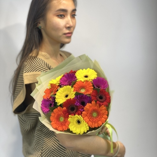 Яркий букетик Гербер - изображение букета 3