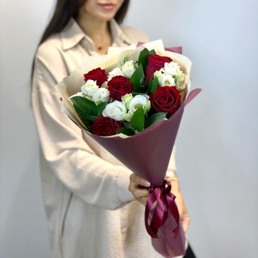 Букет из роз и эустомы - изображение букета 2