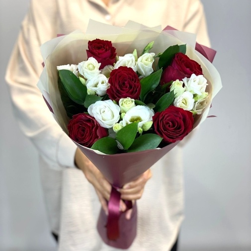 Букет из роз и эустомы - изображение букета 3