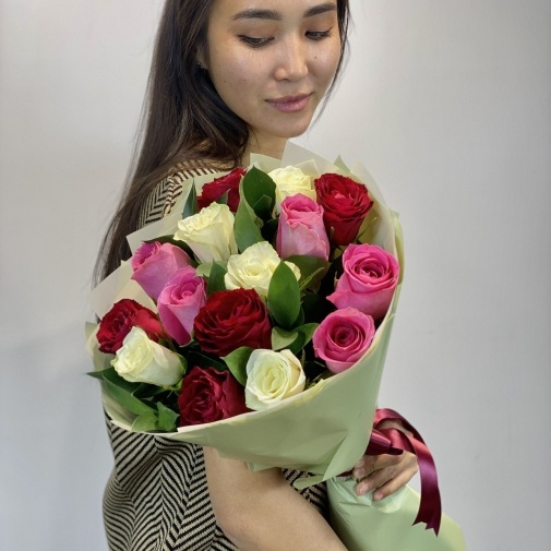 Multicolored Roses - image of a bouquet 2