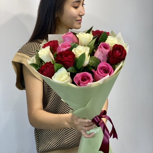 Multicolored Roses - image of a bouquet 3