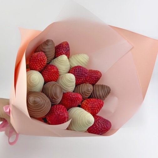 Букет из клубники "Сладкий поцелуй" - изображение букета 2