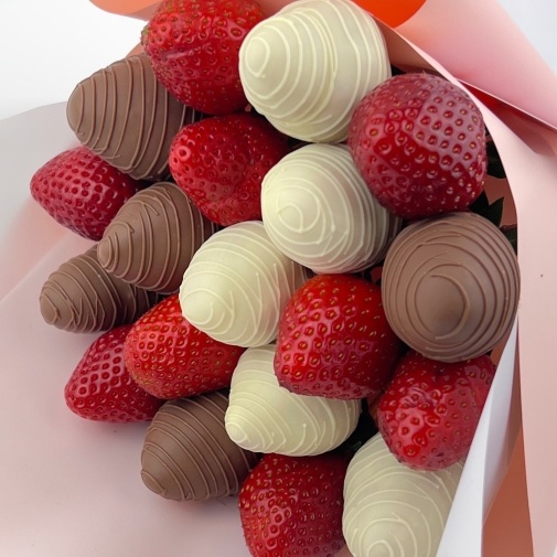 Букет из клубники "Сладкий поцелуй" - изображение букета 3