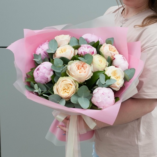 Angie Romance - image of a bouquet 3