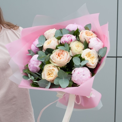 Angie Romance - image of a bouquet 4