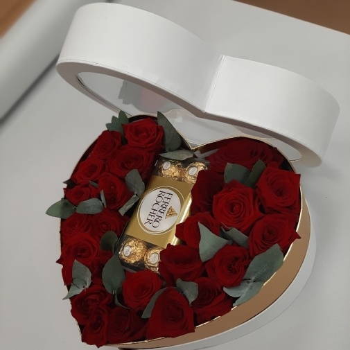 A heart with Ferrero - image of a bouquet 2